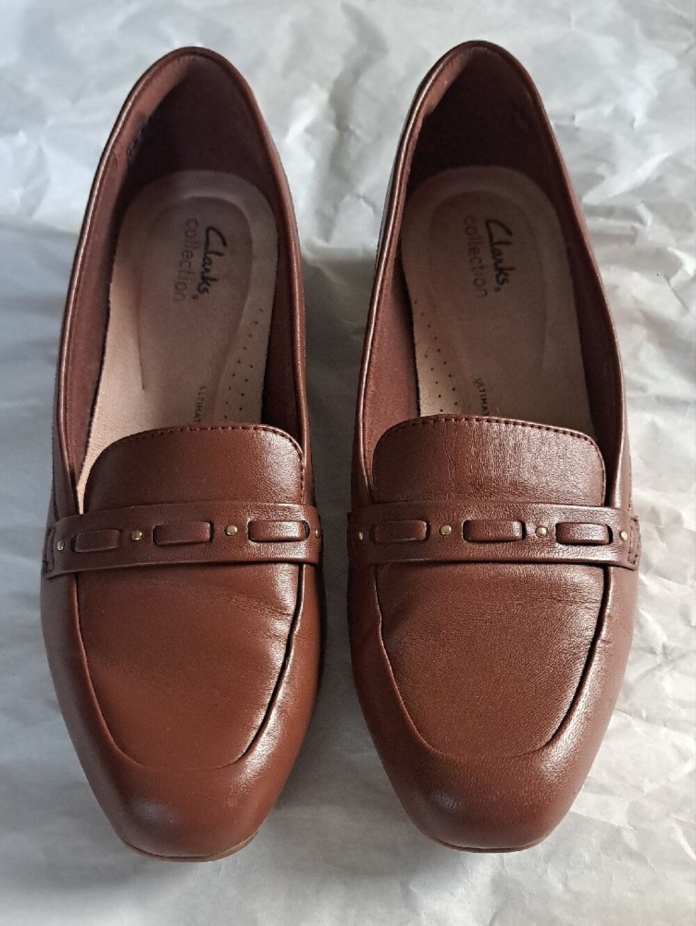Clarks Women's Chestnut Brown Leather Loafers With Gold Accents